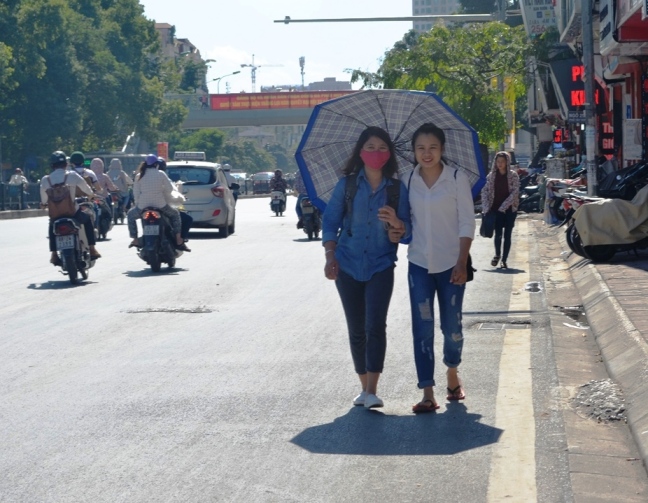 Mu&ocirc;n kiểu chống chọi n&oacute;ng kinh người tr&ecirc;n 40 độ C ở H&agrave; Nội - Ảnh 6.
