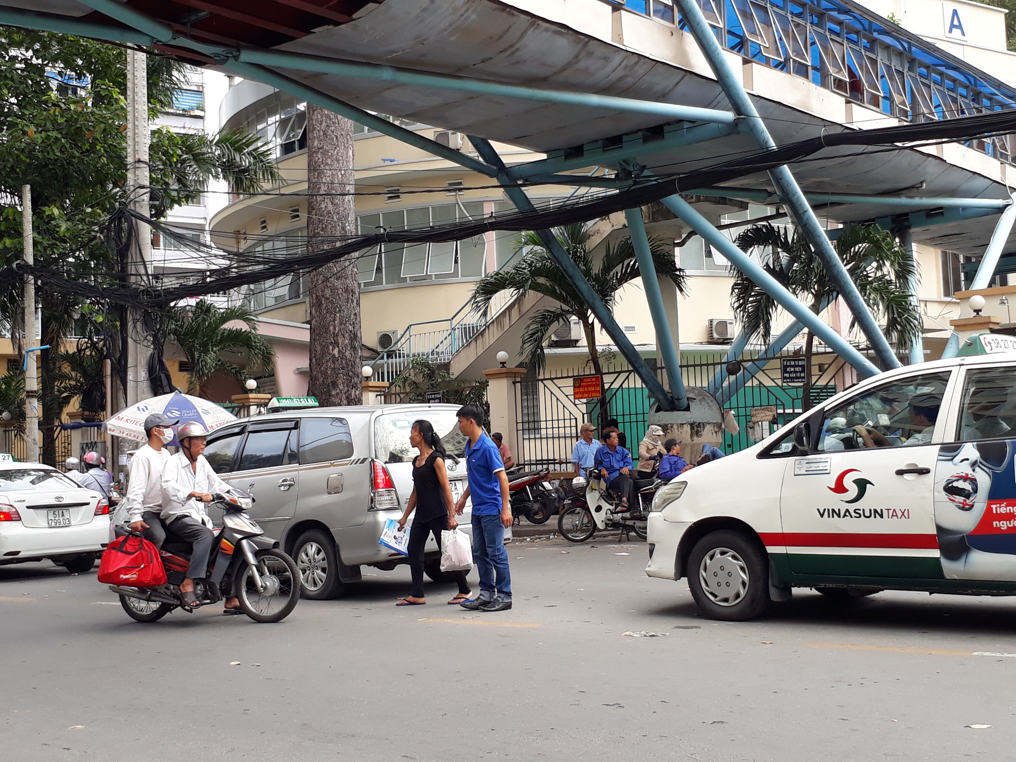 Ch&ecirc; cầu bộ h&agrave;nh v&igrave; lười v&agrave; liều - Ảnh 1.