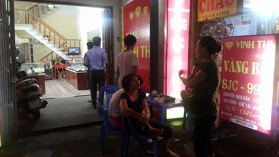 Cảnh s&aacute;t bắn thị uy, tử t&ugrave; L&ecirc; Văn Thọ co quắp, chịu trận - Ảnh 2.