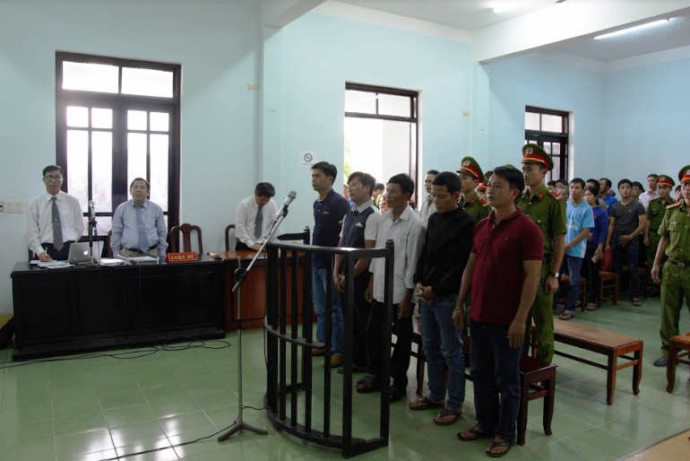 Cưa c&acirc;y trắc kh&ocirc; bị xử tội Trộm cắp t&agrave;i sản - Ảnh 1.