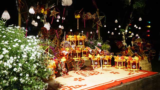 Văn Miếu kho&aacute;c vẻ đẹp huyền ảo trong đ&ecirc;m Thu vọng nguyệt - Ảnh 5.