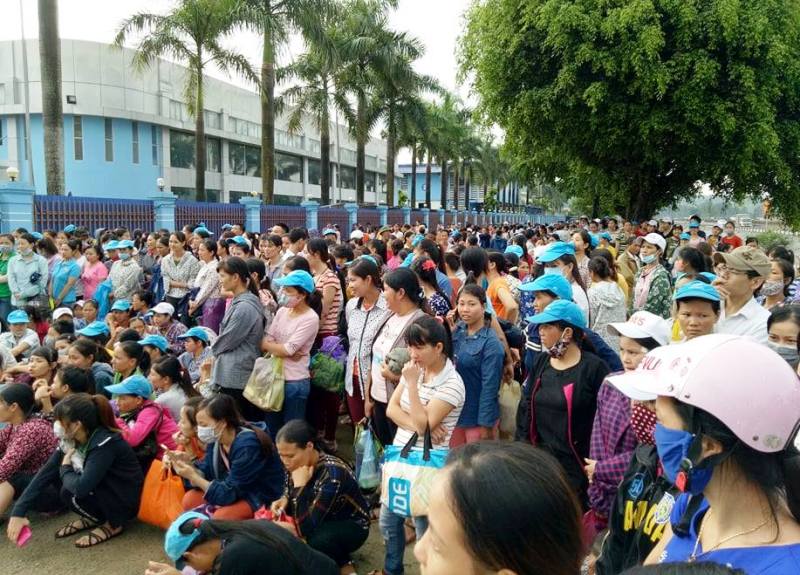 8.000 công nhân ngưng việc đòi đối thoại với ông chủ Trung Quốc - Ảnh 2.