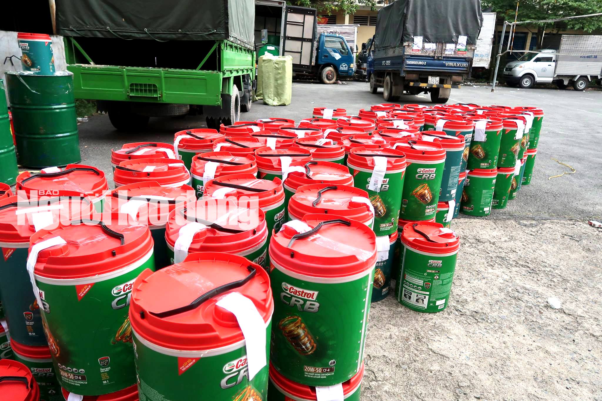 TP HCM: Triệt phá đường dây sản xuất nhớt giả - Ảnh 2.