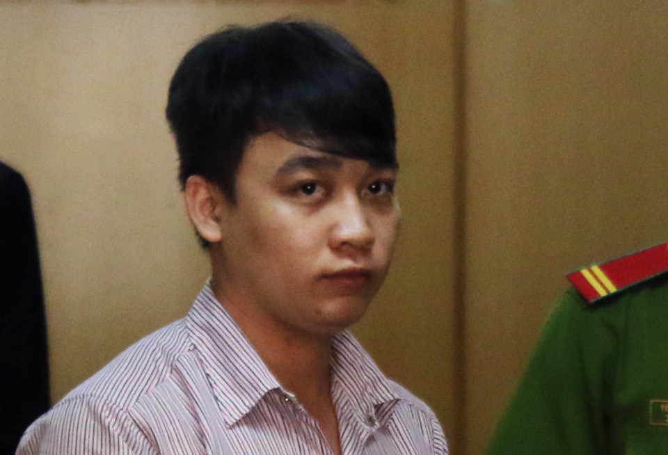 Tình làng nghĩa xóm nát tan vì để xe không đúng chỗ