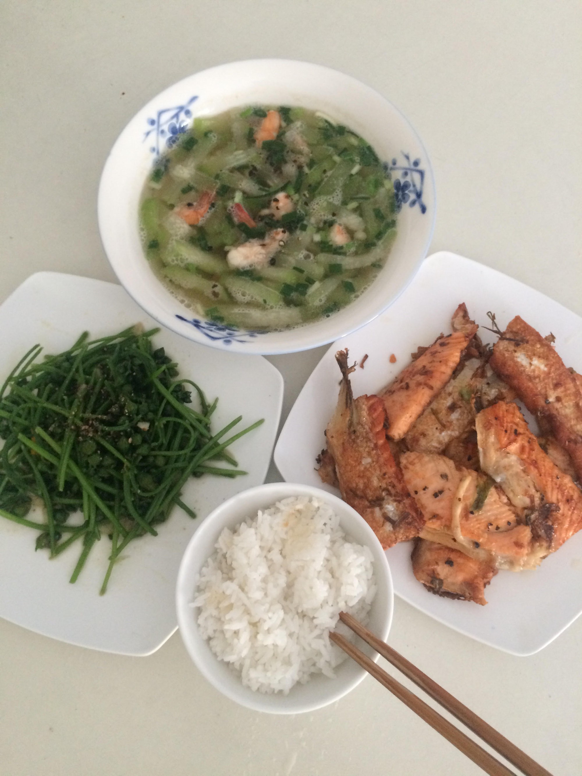 Lườn cá hồi muối mặn chiên giòn "bắt" cơm hết sẩy!
