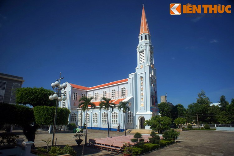 Khám phá nhà thờ Nhọn nổi tiếng ở Quy Nhơn - Ảnh 2.