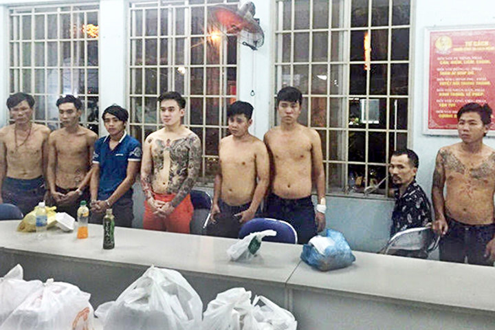 Đôi vợ chồng bảo kê, thu tiền bán dâm của người chuyển giới