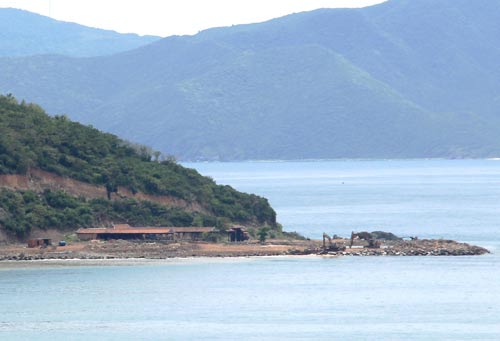 Mẩu tàn thuốc và hàng vạn m2 lấn biển