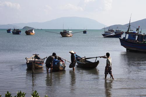 Mở cửa vịnh Vân Phong bằng cơ chế riêng