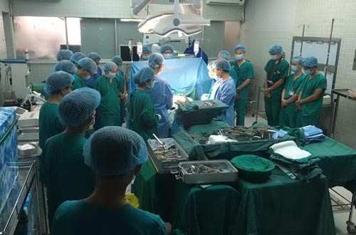 Lần đầu tiên ghép tim thành công từ người cho chết não