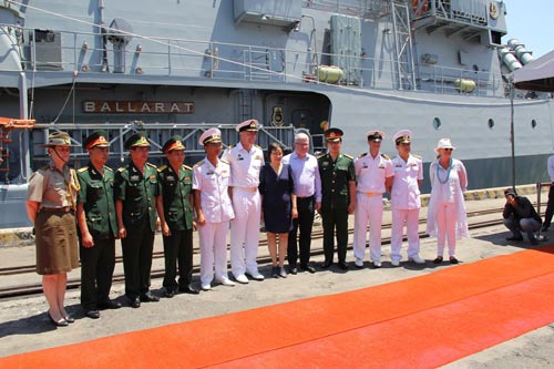 Tàu hộ vệ HMAS Ballarat Úc thăm TP Đà Nẵng