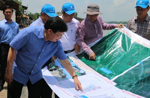 Xuất hiện 2 hố xoáy lớn ở khu vực sạt lở sông Vàm Nao