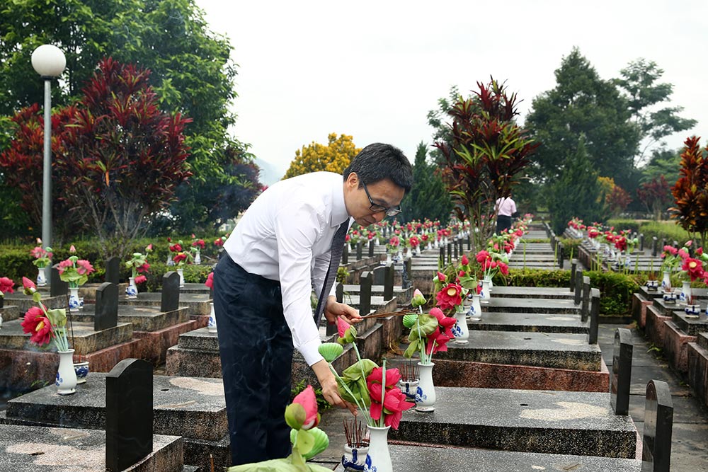 Tri ân công lao các Mẹ, anh hùng liệt sĩ