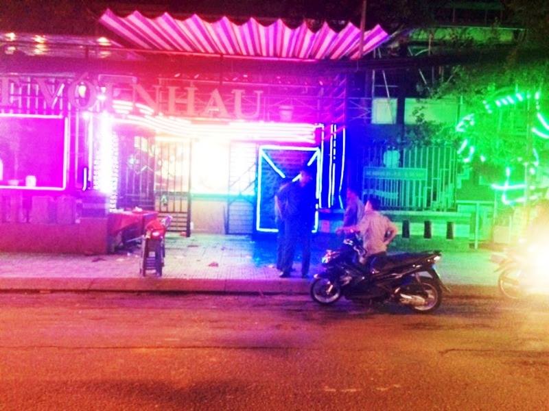Hỗn chiến kinh ho&agrave;ng, 3 thanh ni&ecirc;n bị ch&eacute;m gục ở quận G&ograve; Vấp - Ảnh 3.