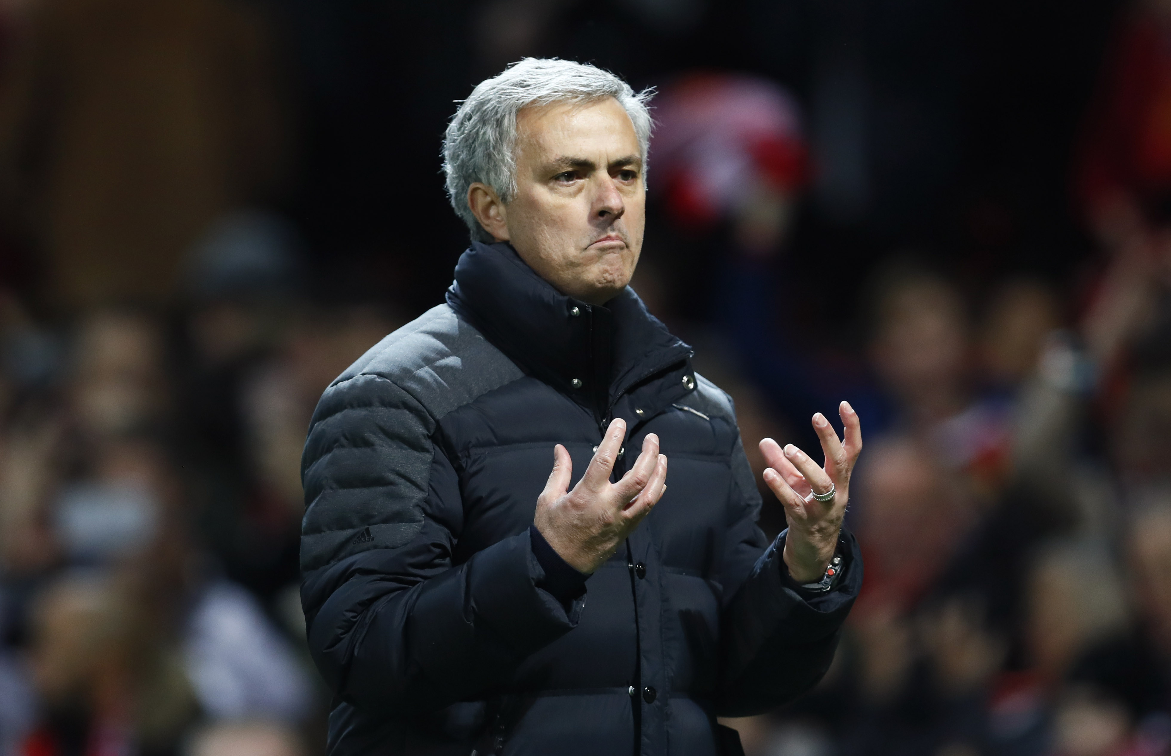 Báo chí Anh khen Mourinho thắng kiểu "Jose Time"