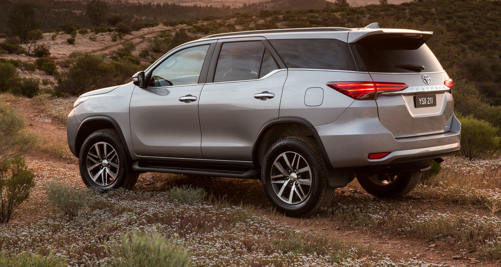 Toyota Fortuner được nhập khẩu từ Indonesia.