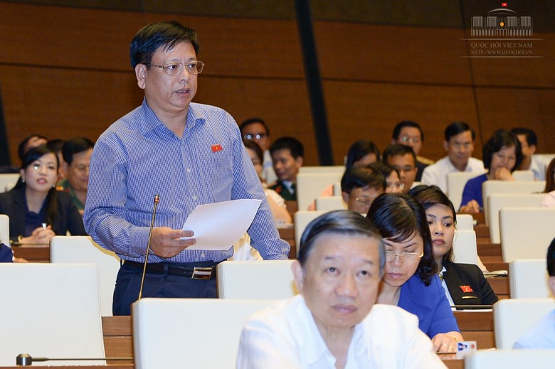 
Đại biểu Quốc hội Nguyễn Trường Giang lo ngại c&aacute;c quy hoạch chuy&ecirc;n ng&agrave;nh khi t&iacute;ch hợp sẽ g&acirc;y t&aacute;c động lớn - Ảnh: Nguyễn Nam
