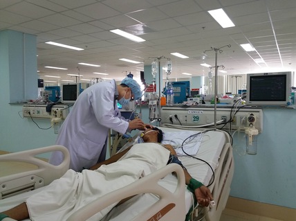 Uống "rượu quê" giả, 4 người tử vong