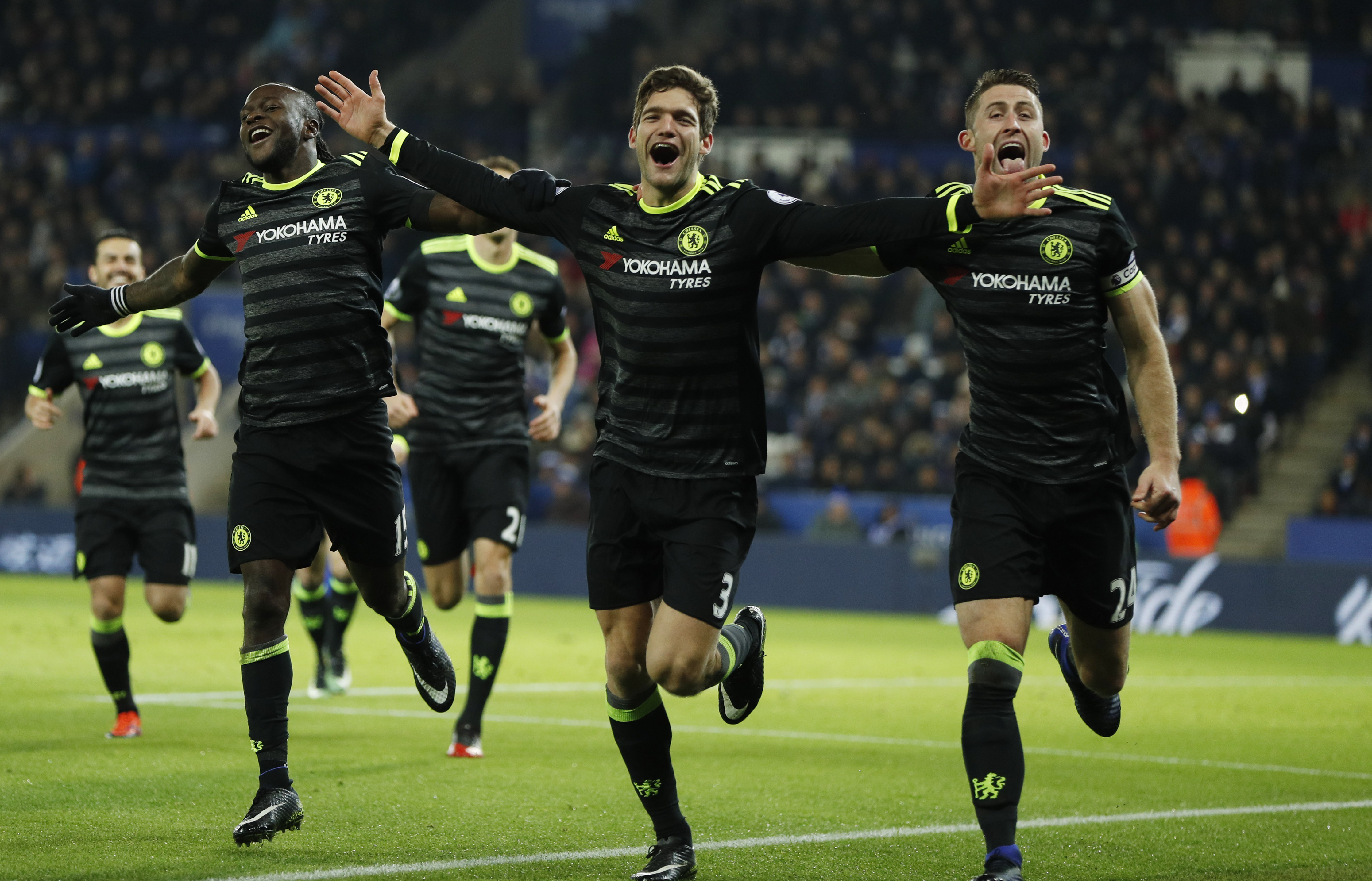 Chelsea, Arsenal, Tottenham tranh thủ chia nhau tốp 3