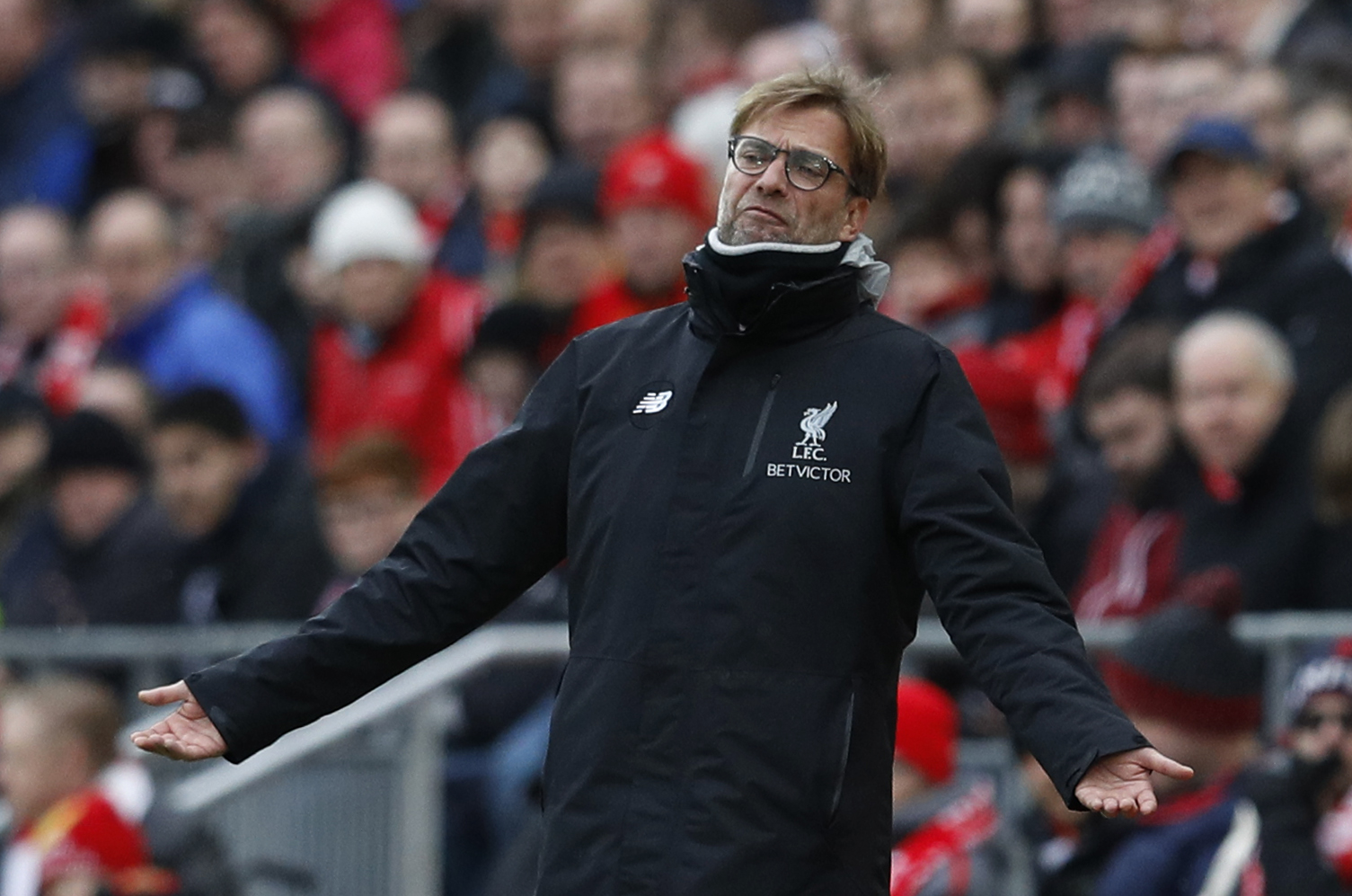 Bị loại ở Cúp FA, Liverpool khủng hoảng mọi mặt trận