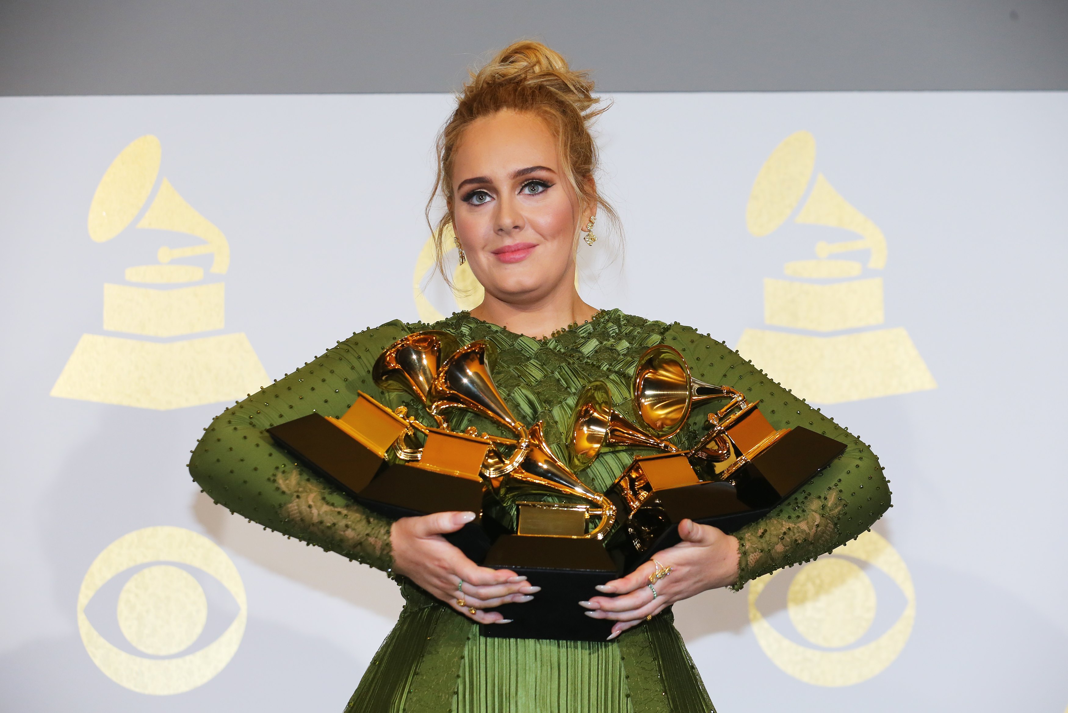 Adele đánh bại Beyonce tại Grammy lần thứ 59