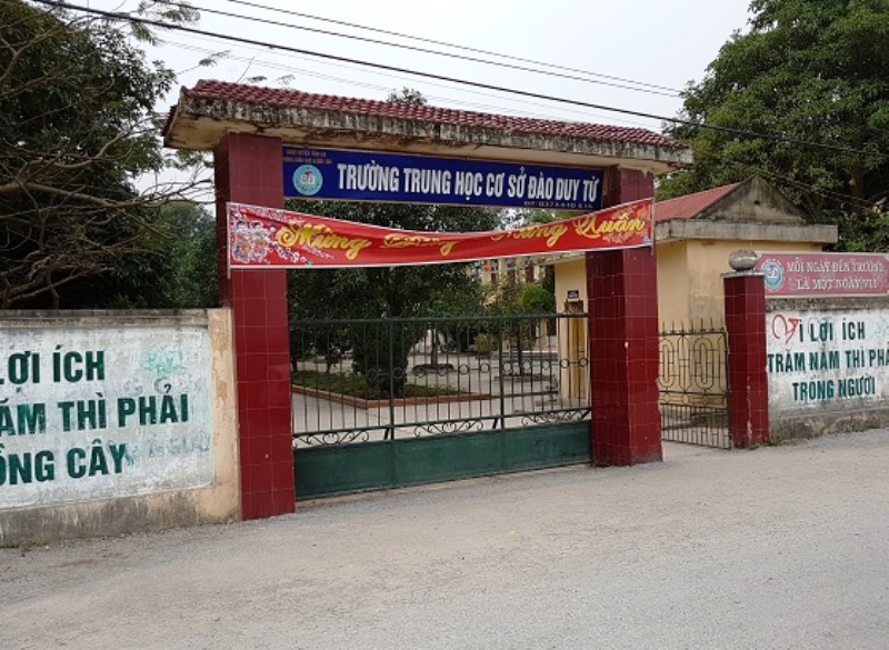 2 học sinh chết đuối trong hố nước sâu cạnh trường - Ảnh 1.