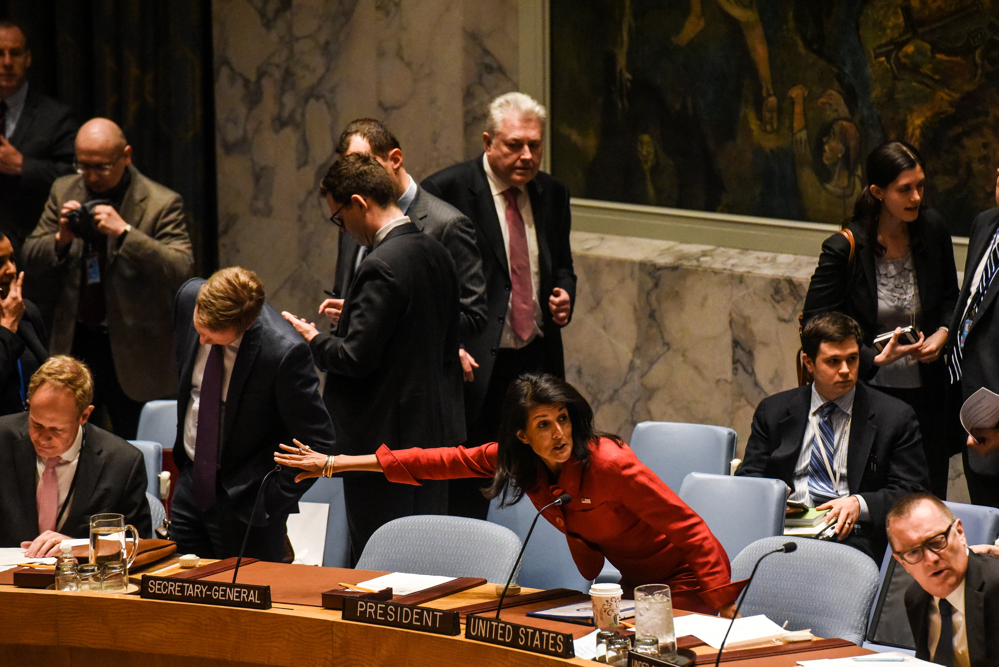 Đại sứ Mỹ tại LHQ Nikki Haley ngày 7-4 cảnh báo trước Hội đồng Bảo an LHQ rằng Washington đã “sẵn sàng hành động thêm”. Ảnh: Reuters
