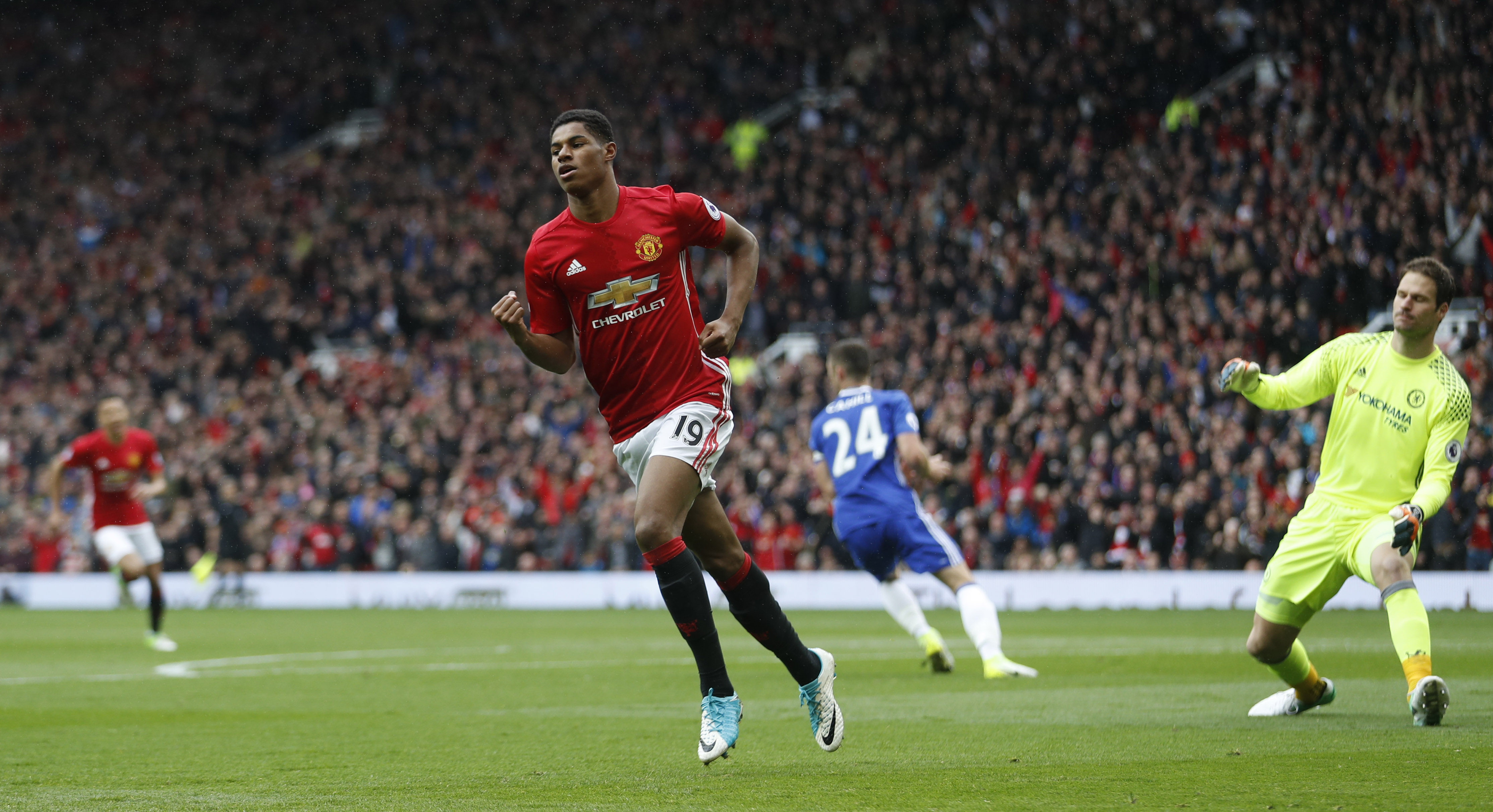 
Rashford sau b&agrave;n mở tỉ số
