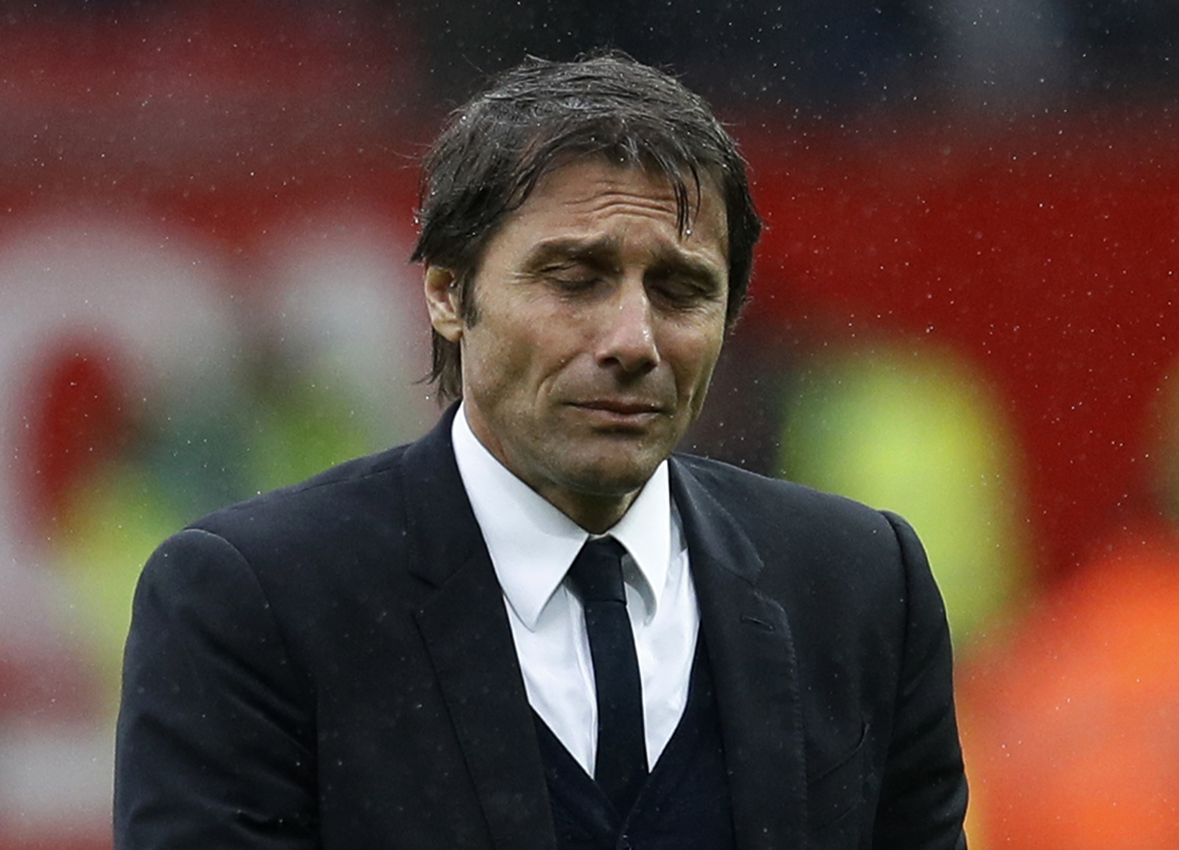 
Nỗi buồn chiều mưa của Conte
