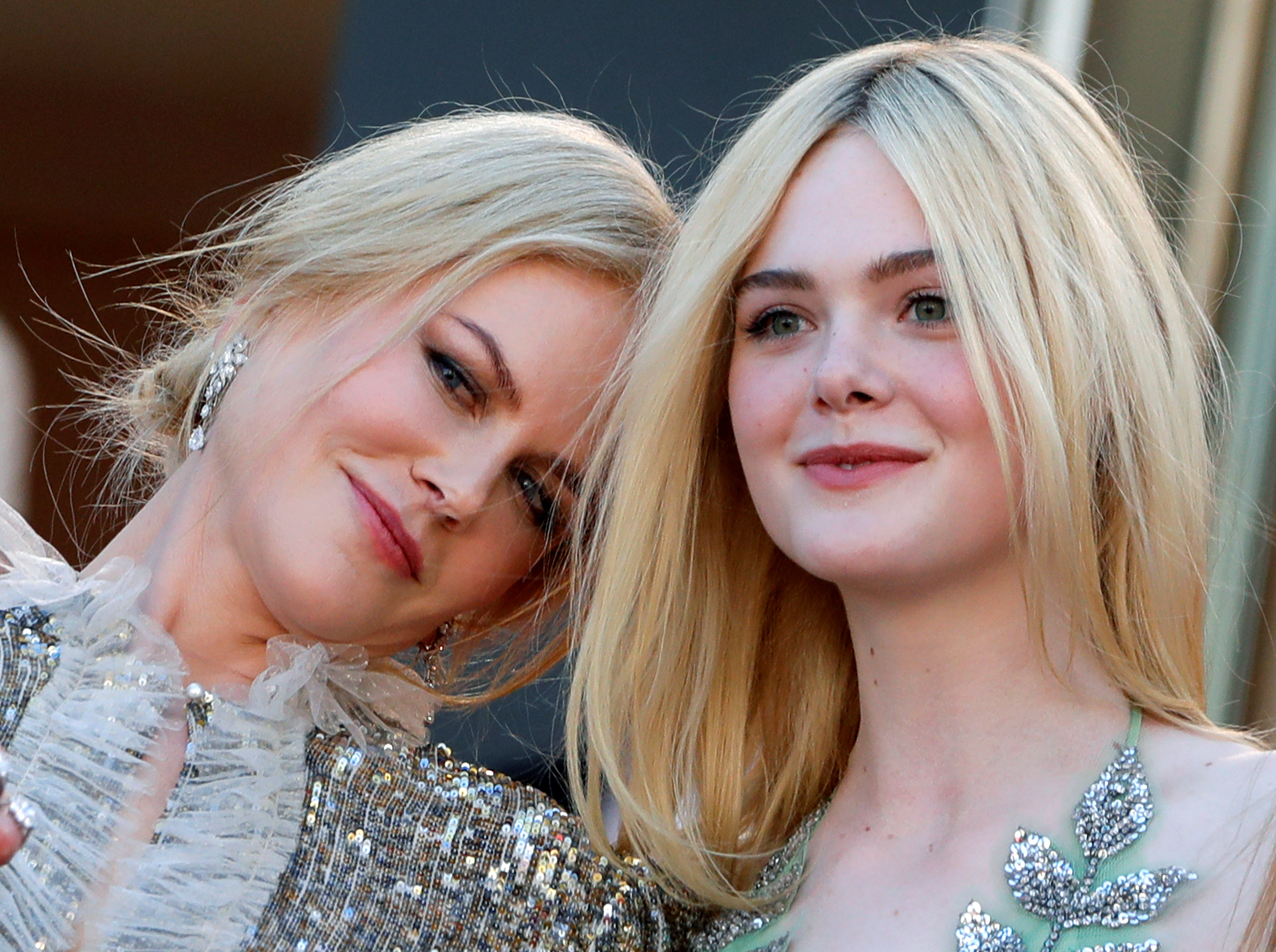 Elle Fanning "đọ sắc" Nicole Kidman trên thảm đỏ