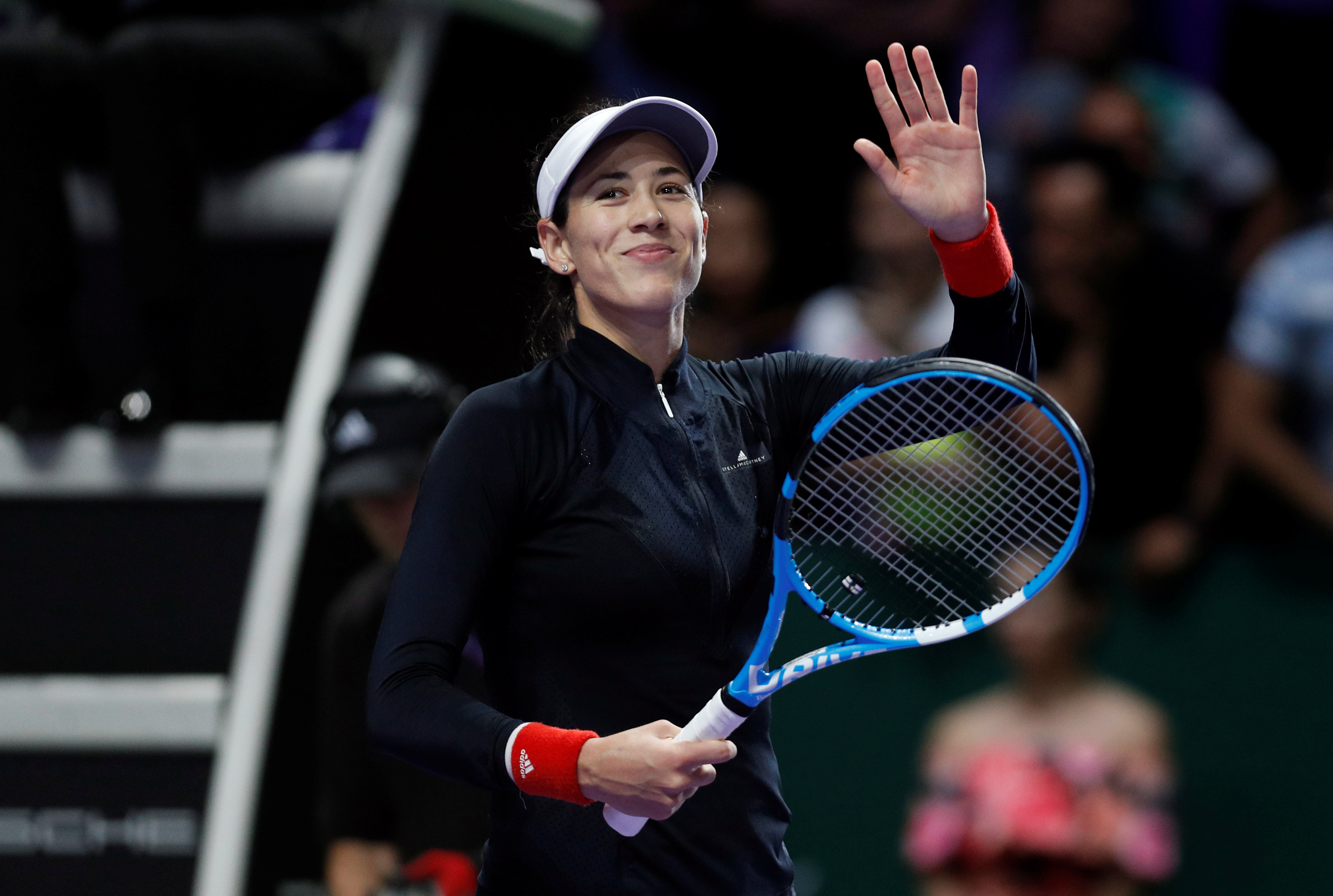 Muguruza xinh đẹp ghi điểm tại WTA Finals