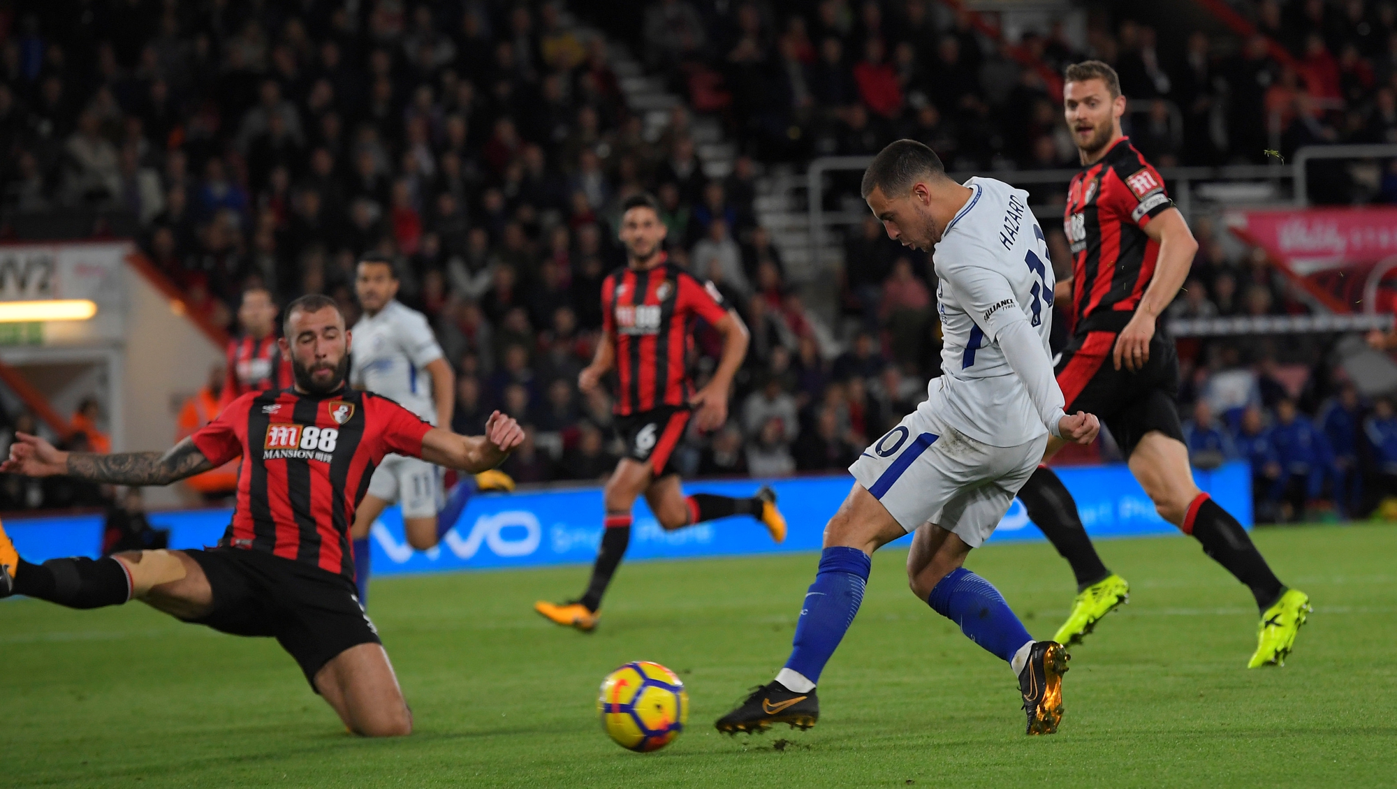 Clip vòng 10 Premier League: Chelsea bám đuổi tốp đầu