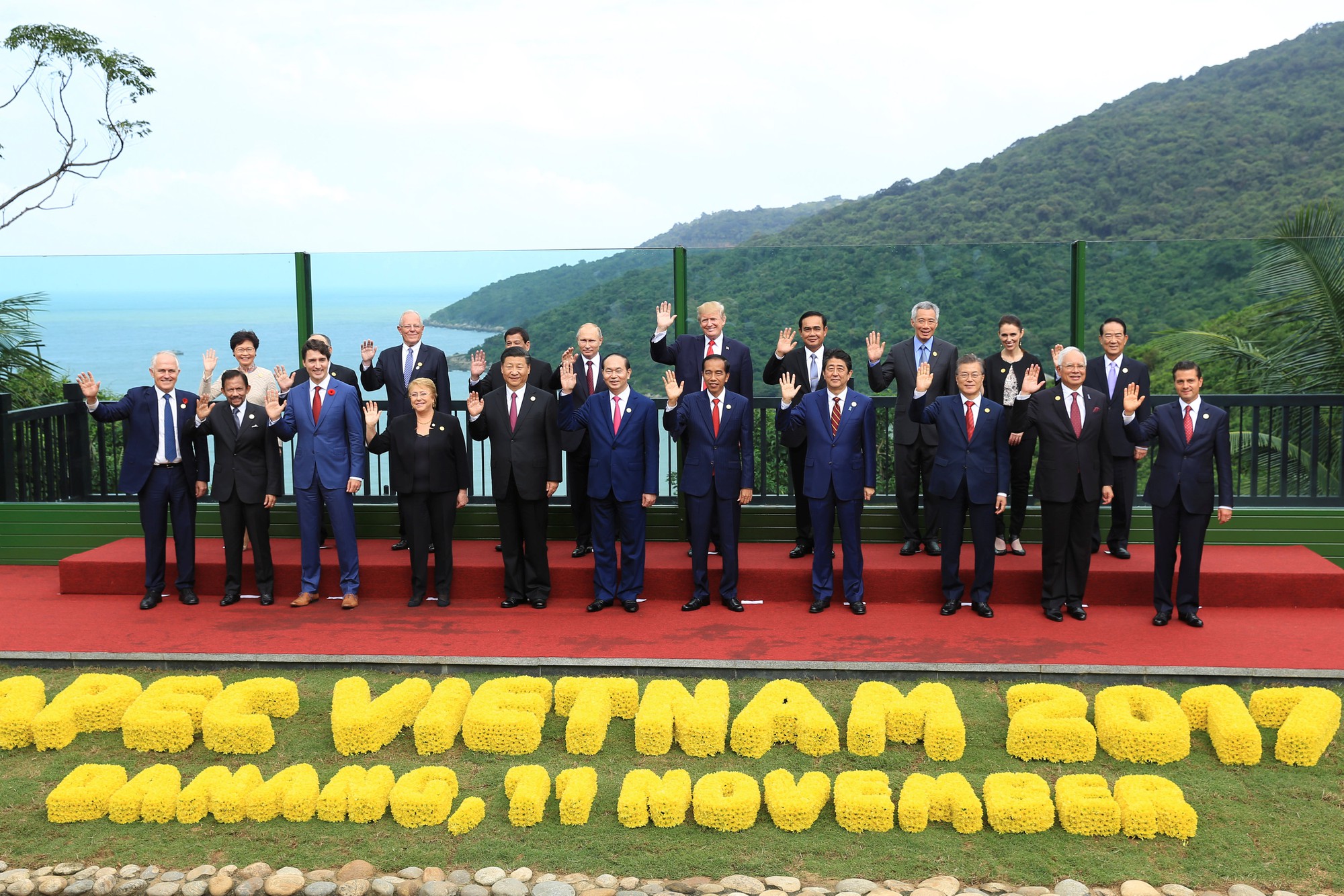 Toàn bộ nhà lãnh đạo và trưởng đoàn 21 nền kinh tề thành viên APEC