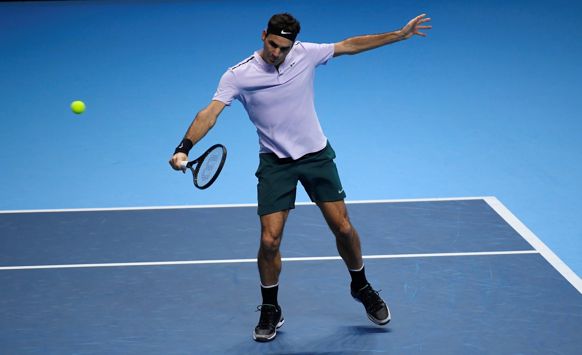 Goffin bế tắc t&igrave;m phương &aacute;n đ&aacute;nh bại Federer - Ảnh 2.