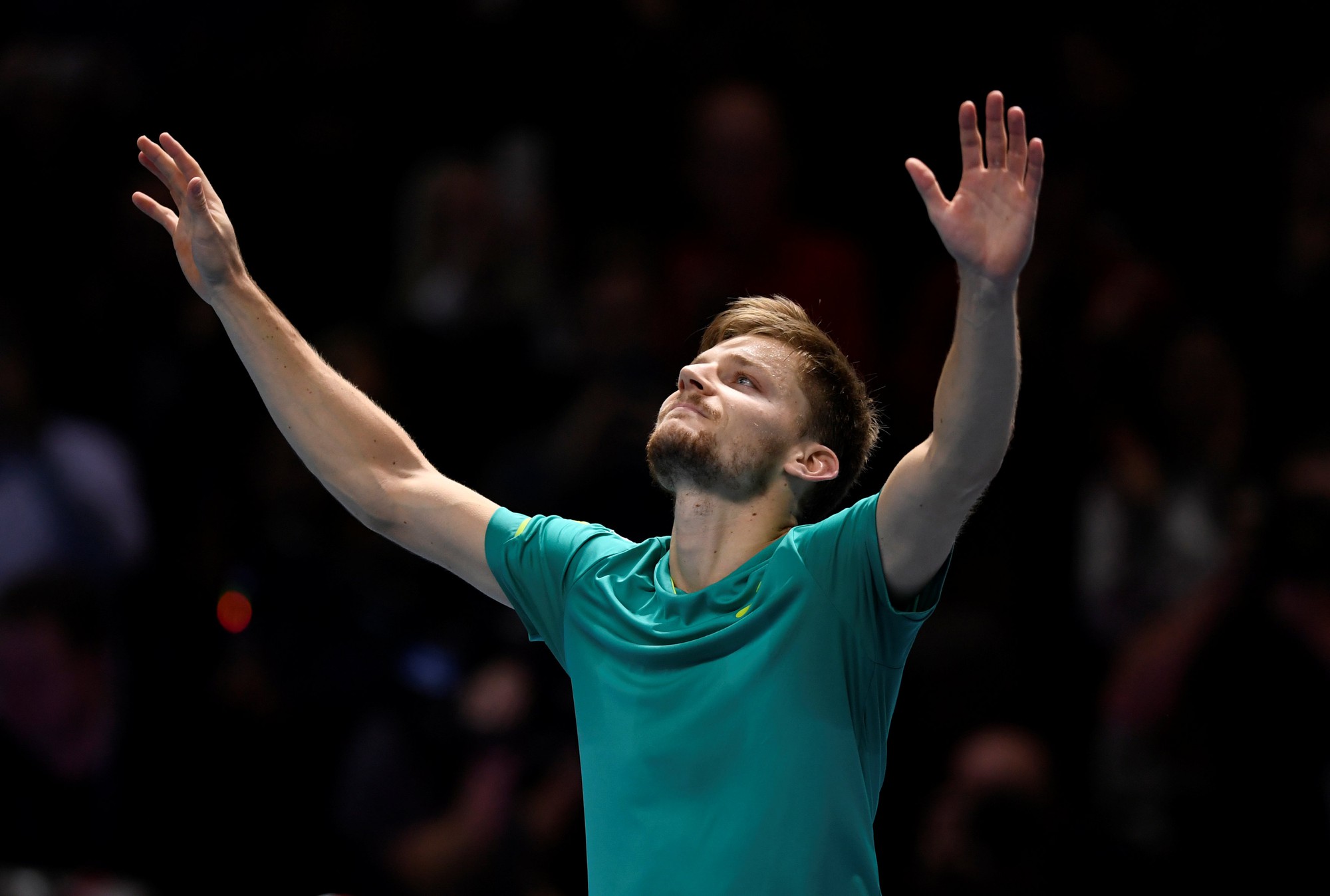 Goffin thắng sốc Federer, tranh chung kết với Dimitrov