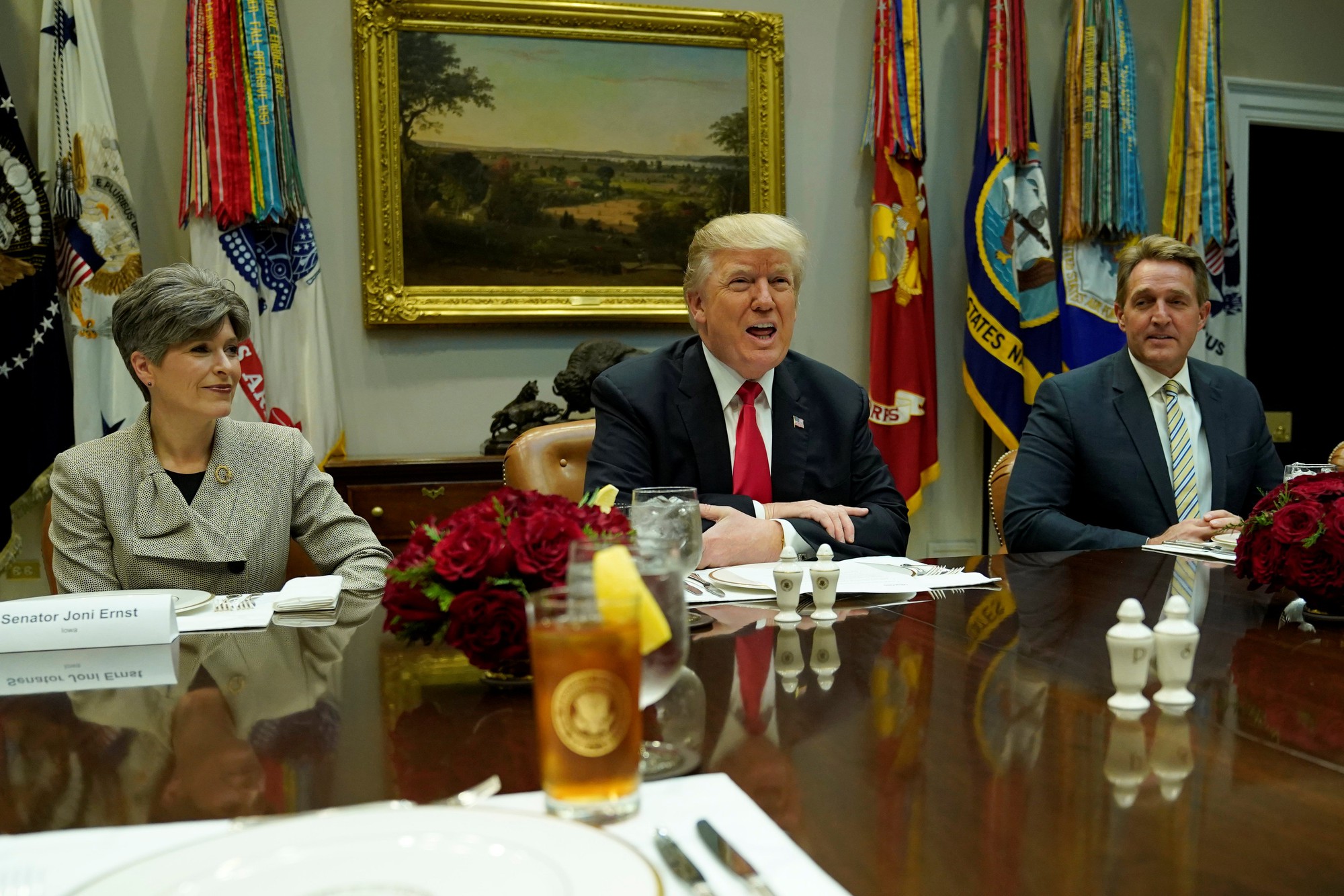 C&ocirc;ng tố vi&ecirc;n Mỹ vượt lằn ranh đỏ của &ocirc;ng Trump - Ảnh 2.