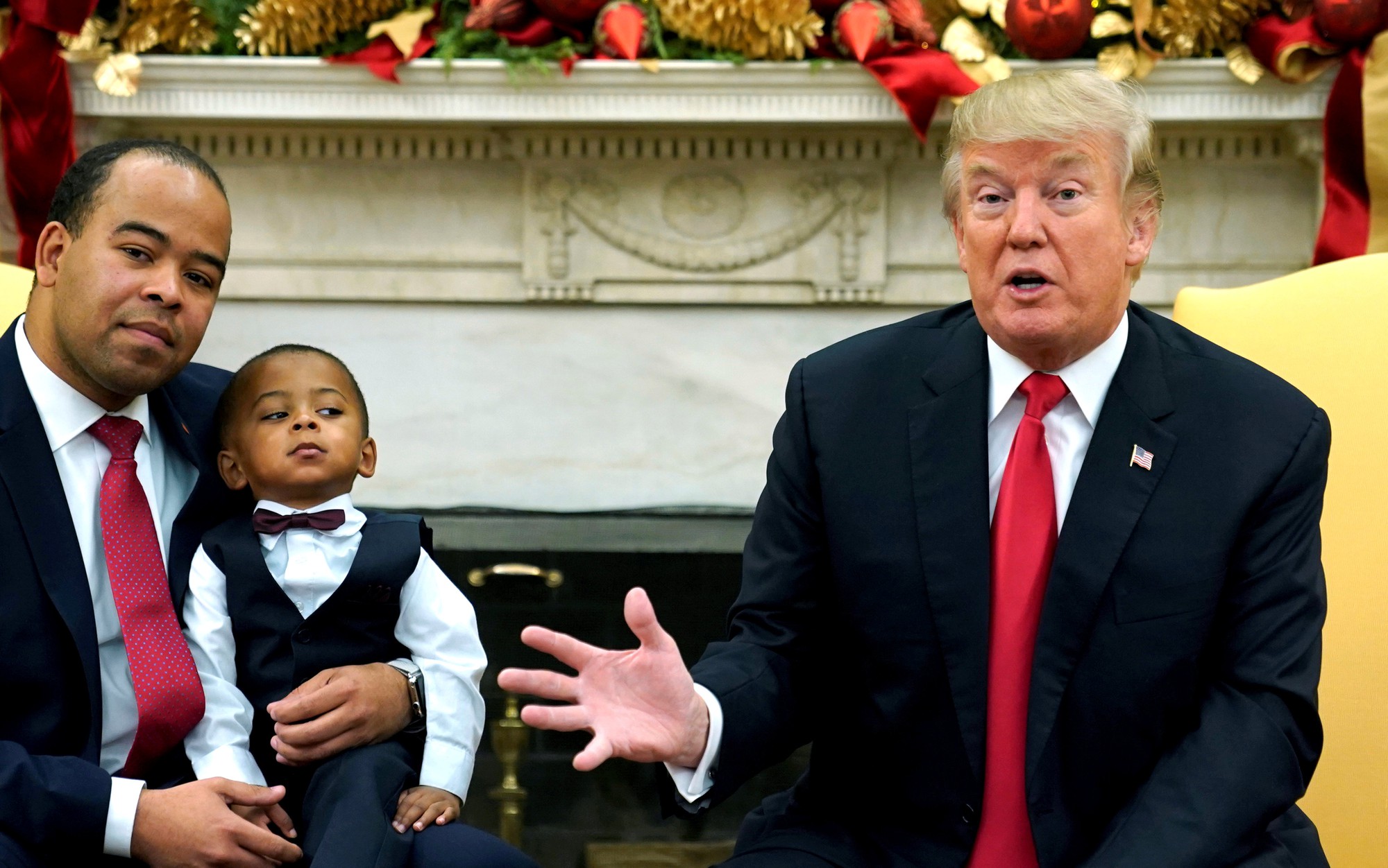 C&ocirc;ng tố vi&ecirc;n Mỹ vượt lằn ranh đỏ của &ocirc;ng Trump - Ảnh 1.