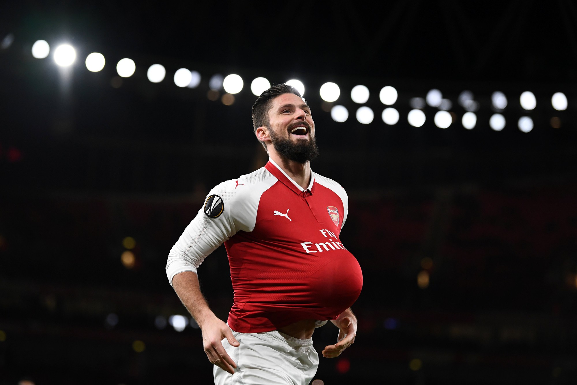 Chiến thắng "6 sao", Arsenal thách thức các ông lớn