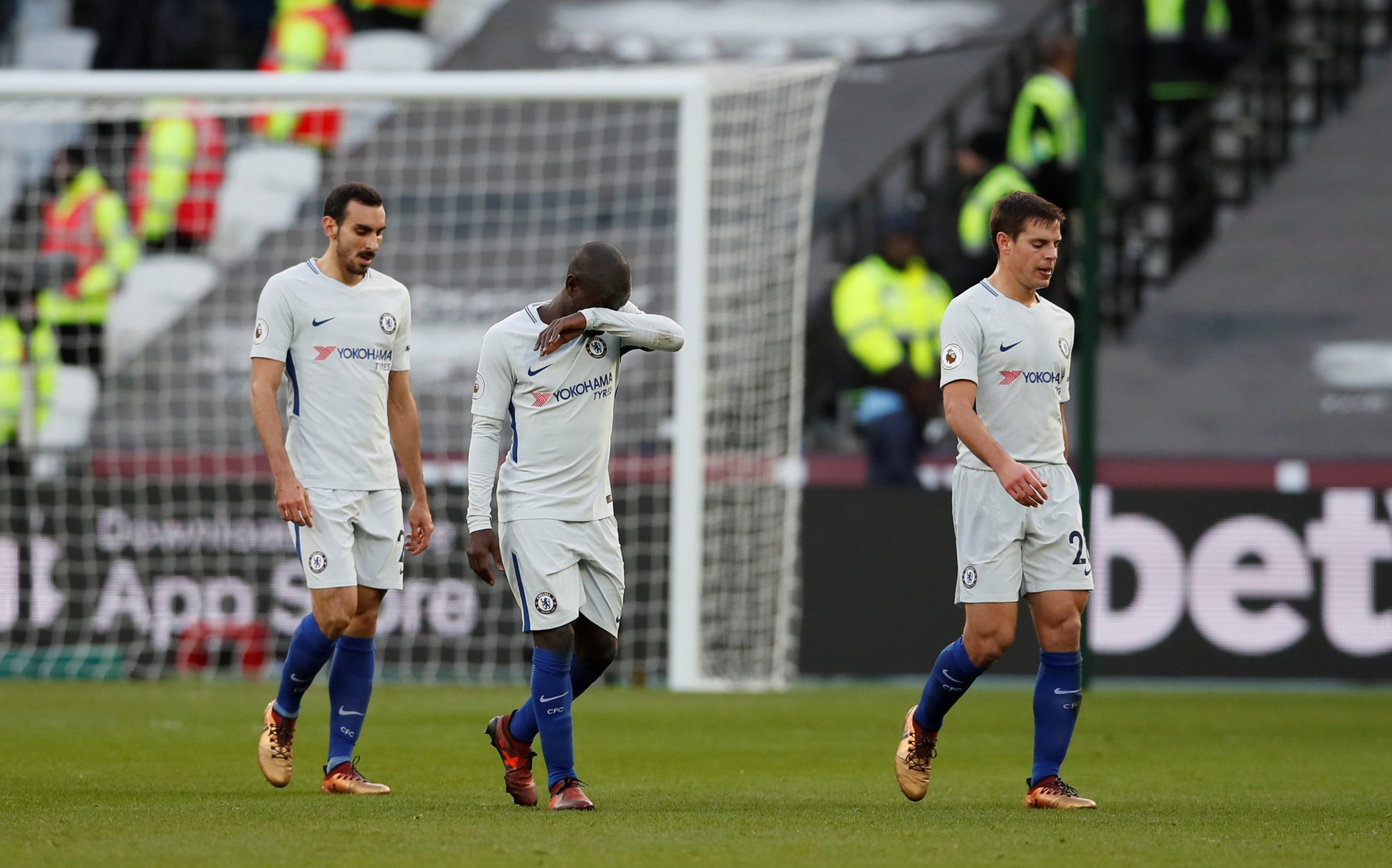 HLV Conte: Chelsea đ&atilde; hết cửa v&ocirc; địch! - Ảnh 3.