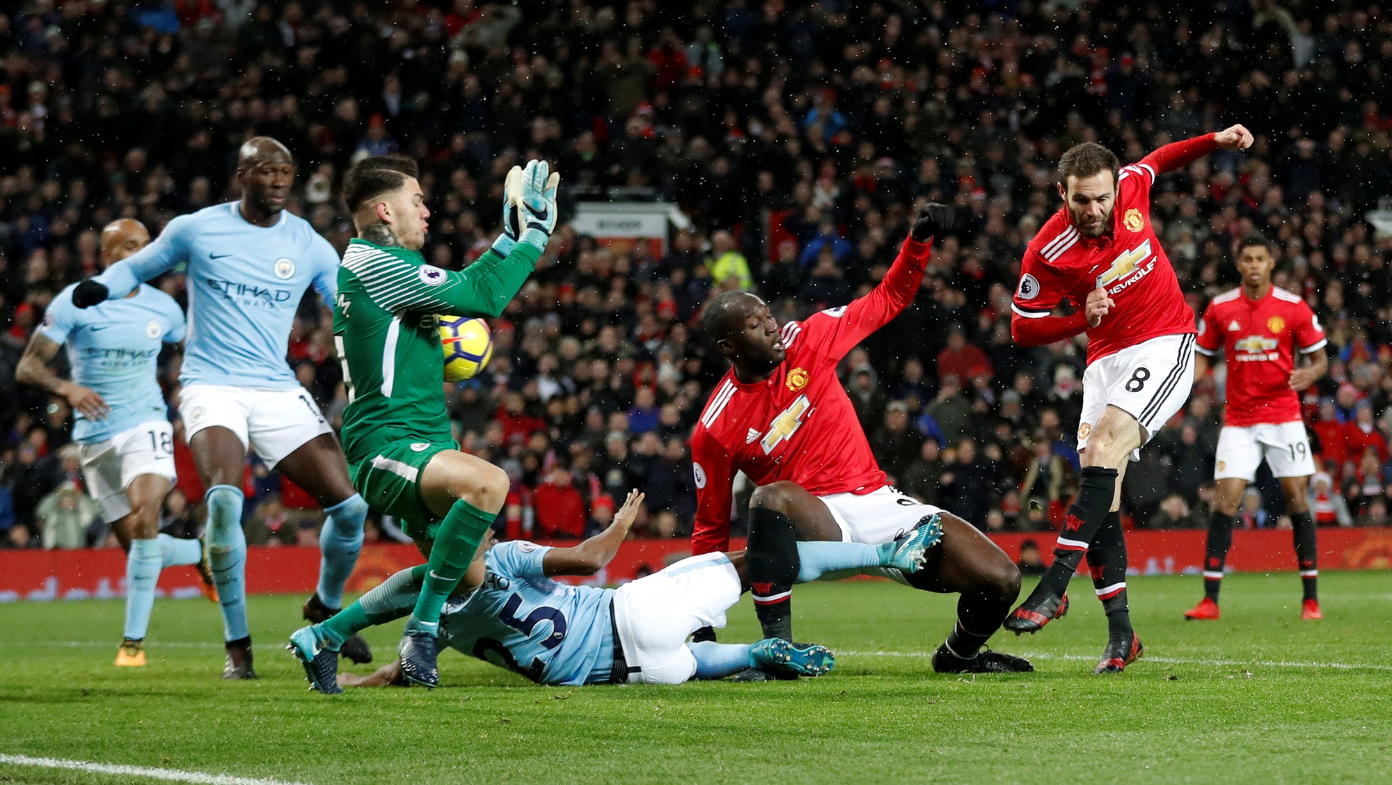 Lukaku giúp Man City đánh bại Quỷ đỏ - Ảnh 1.