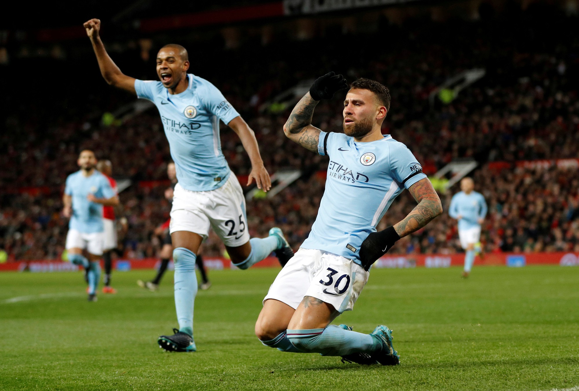 Lukaku "giúp" Man City đánh bại "Quỷ đỏ"