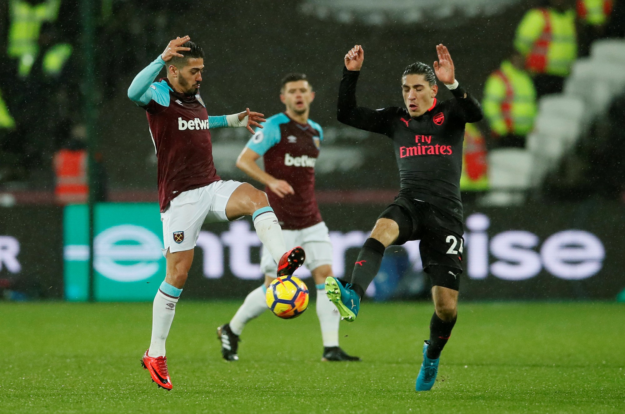West Ham cầm hòa Arsenal, muốn giải cứu ngôi sao bị thất sủng - Ảnh 3.