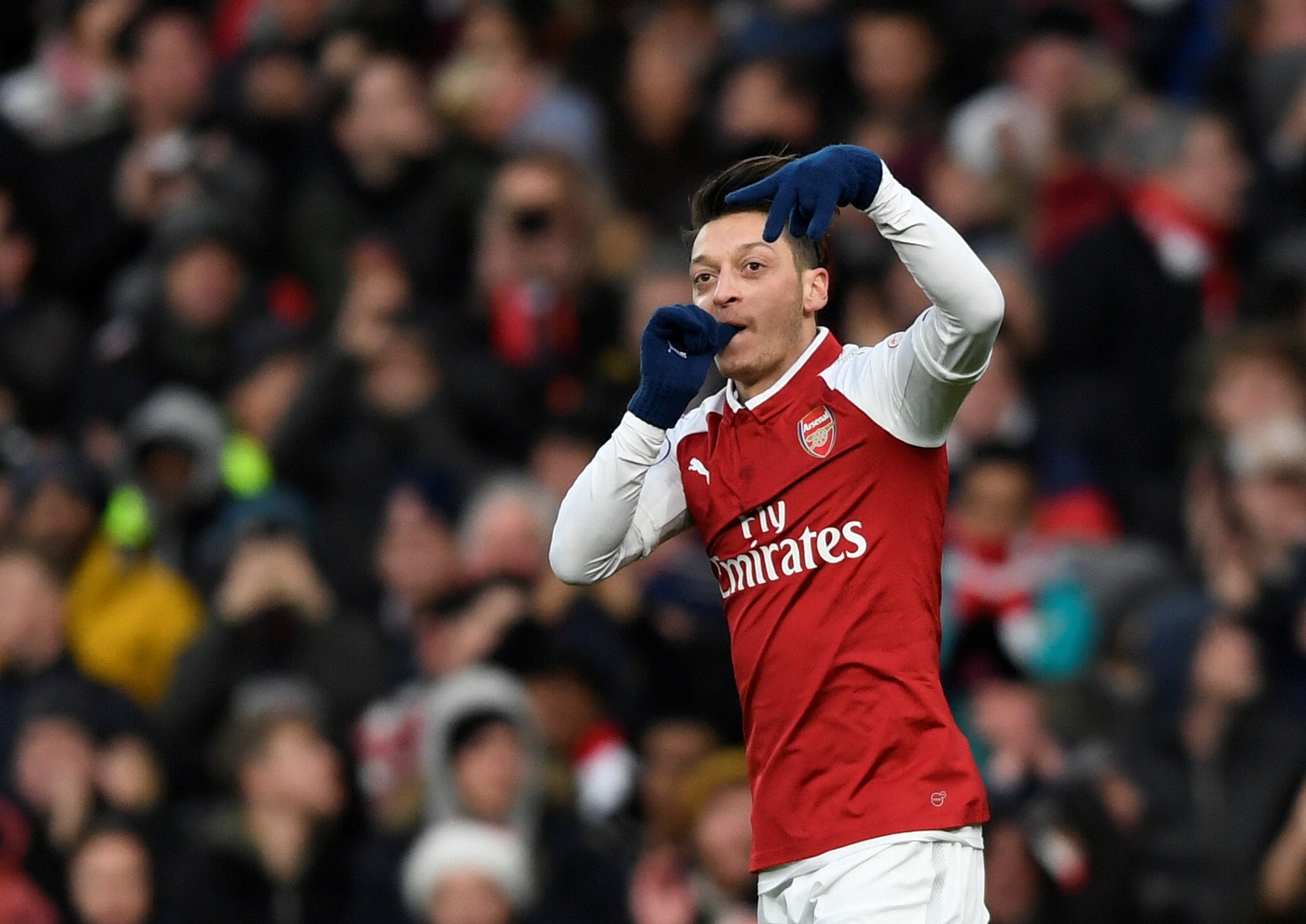 Tuyệt phẩm của Ozil và 3 điểm cho "Pháo thủ"