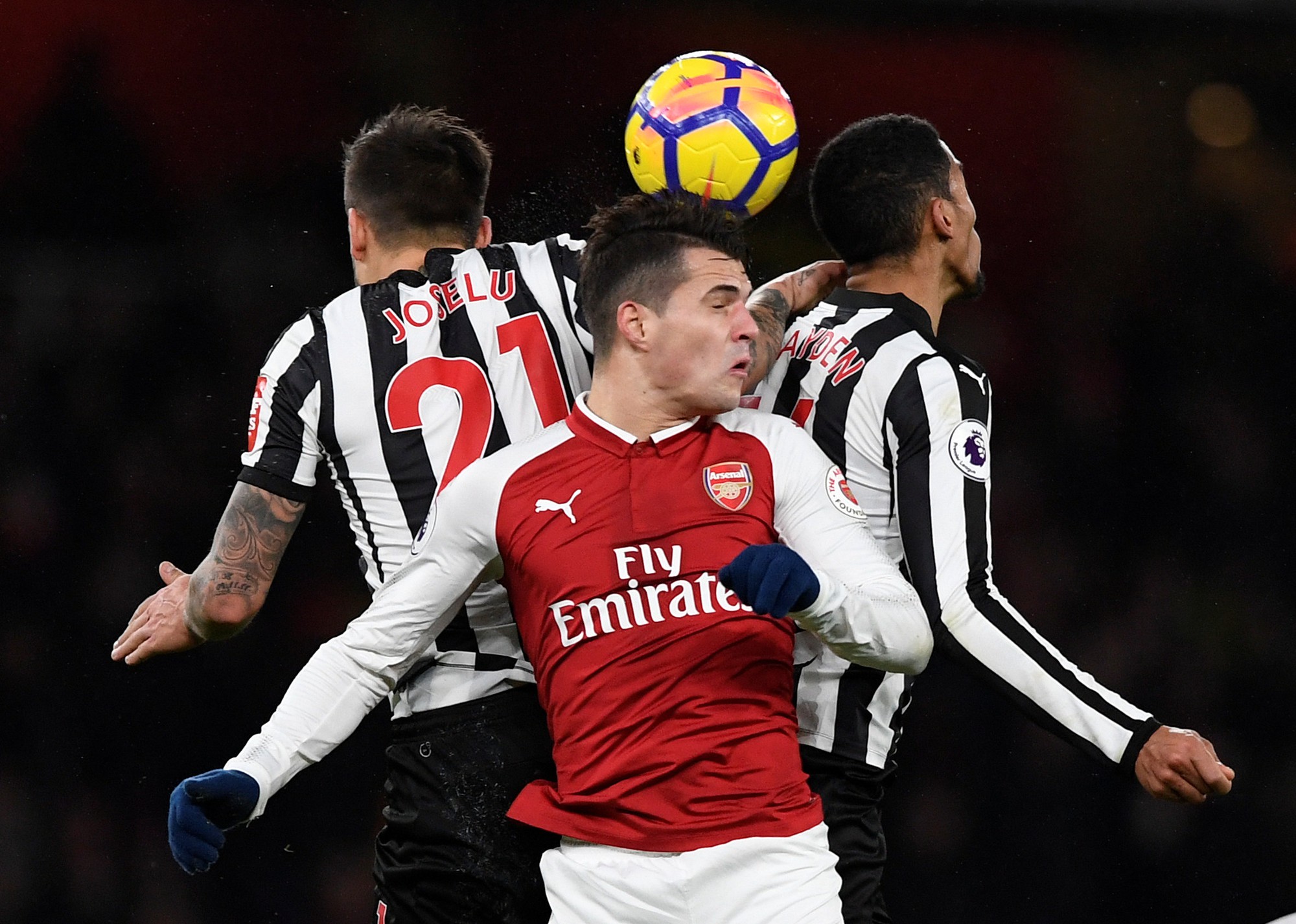 Tuyệt phẩm của Ozil v&agrave; 3 điểm cho Ph&aacute;o thủ - Ảnh 4.