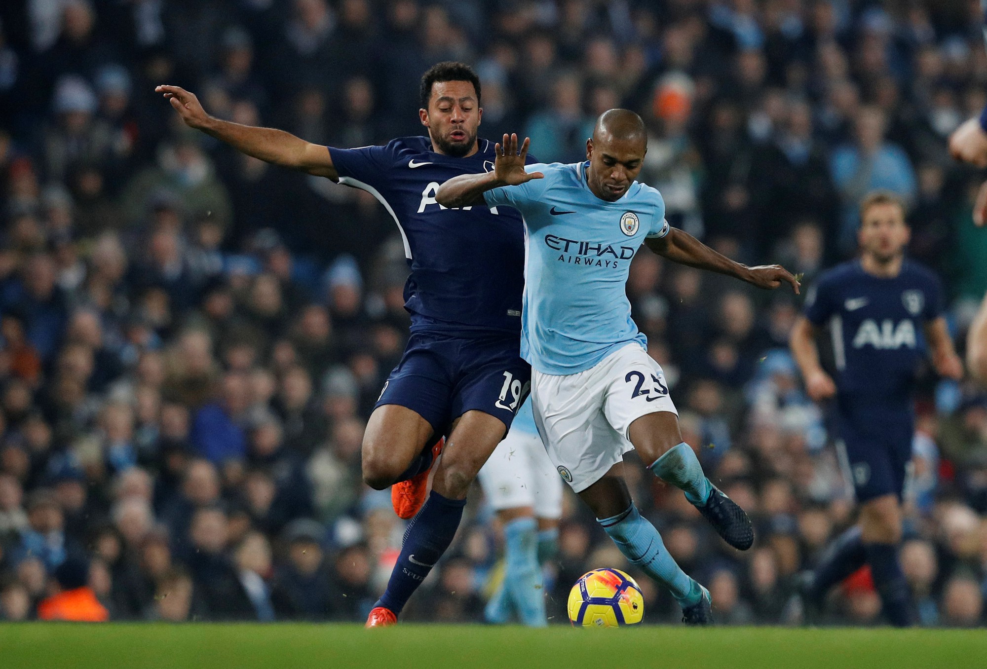 Kéo dài mạch chiến thắng, Man City chạm tay cúp
