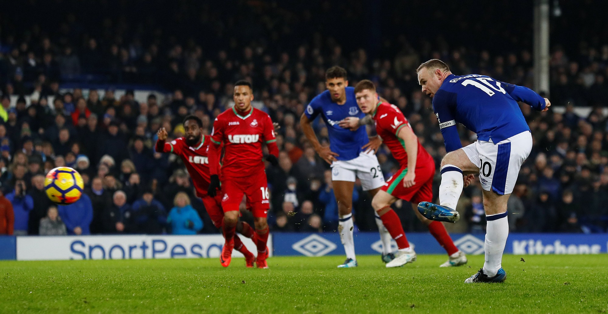 Rooney: HLV Allardyce đ&atilde; hồi sinh sự nghiệp của t&ocirc;i - Ảnh 1.