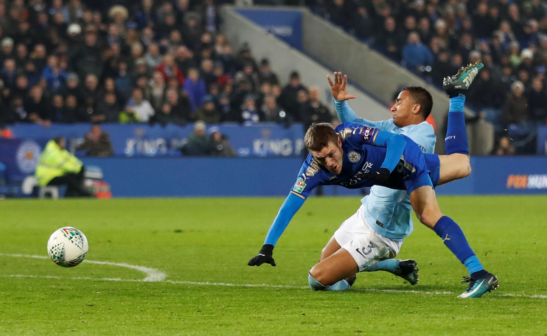 Hạ Leicester tr&ecirc;n chấm 11 m, Man City tiến v&agrave;o b&aacute;n kết Cup Li&ecirc;n đo&agrave;n - Ảnh 1.