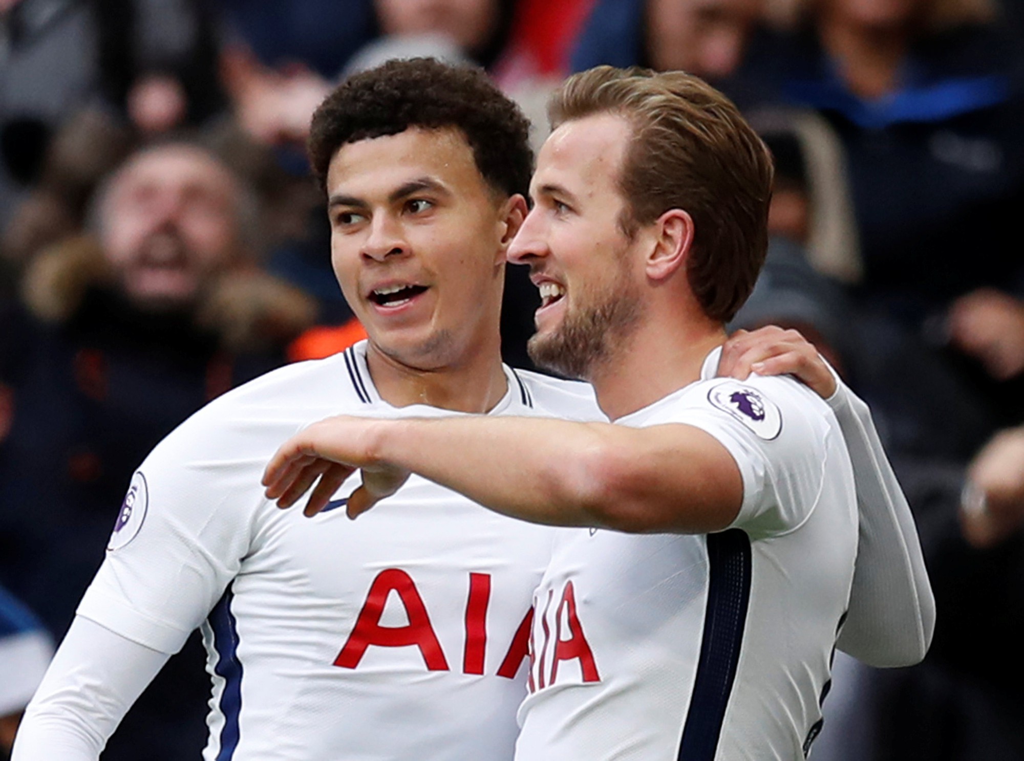 Kane tỏa sáng, Tottenham thắng tưng bừng Ngày Tặng quà