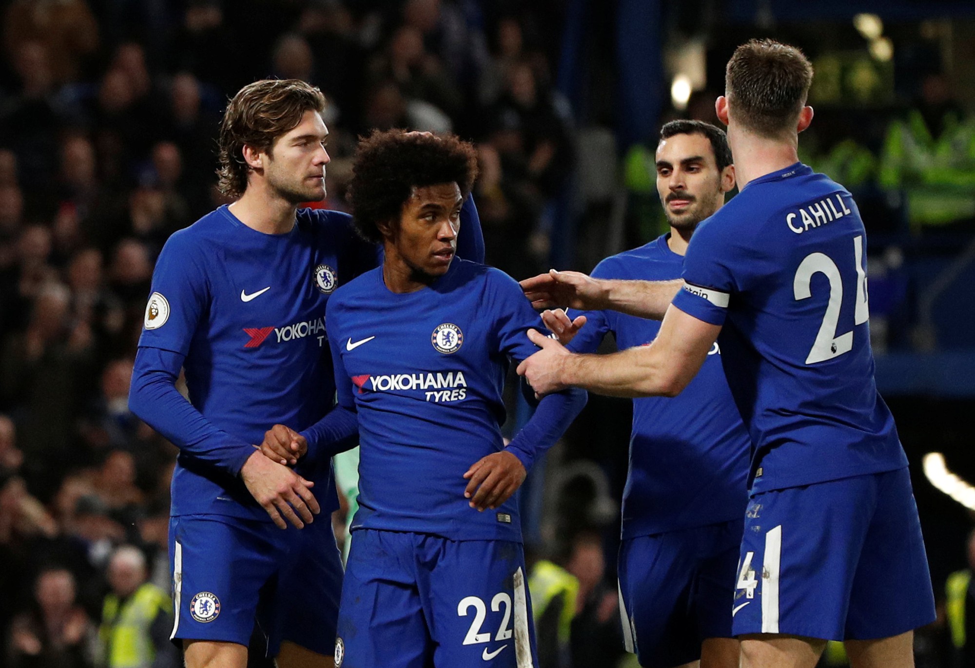 Quỷ đỏ hụt hơi, Chelsea l&ecirc;n nh&igrave; bảng - Ảnh 8.