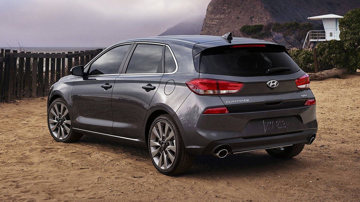 Xe gia đ&igrave;nh Hyundai Elantra GT 2018 c&oacute; gi&aacute; 460 triệu đồng - Ảnh 7.